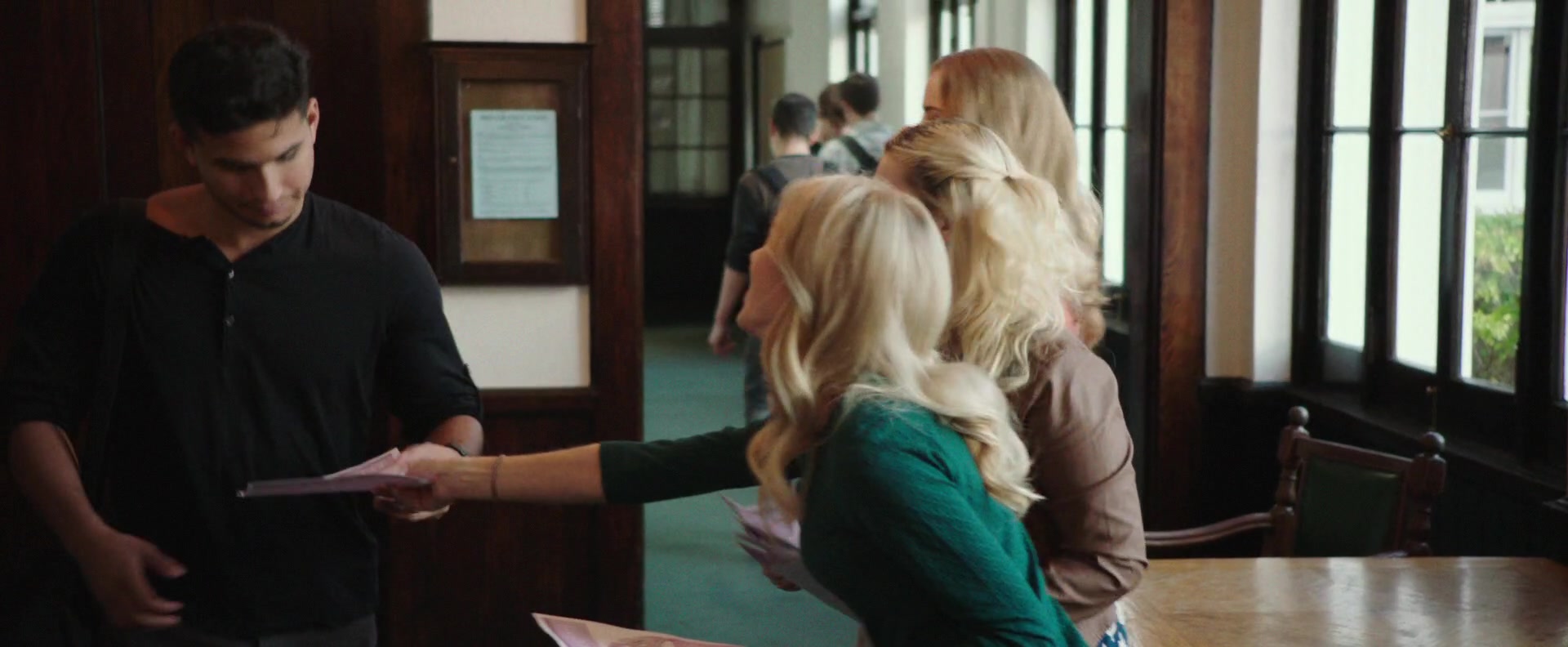 Freak_Show_2017_1080p_009320.jpg