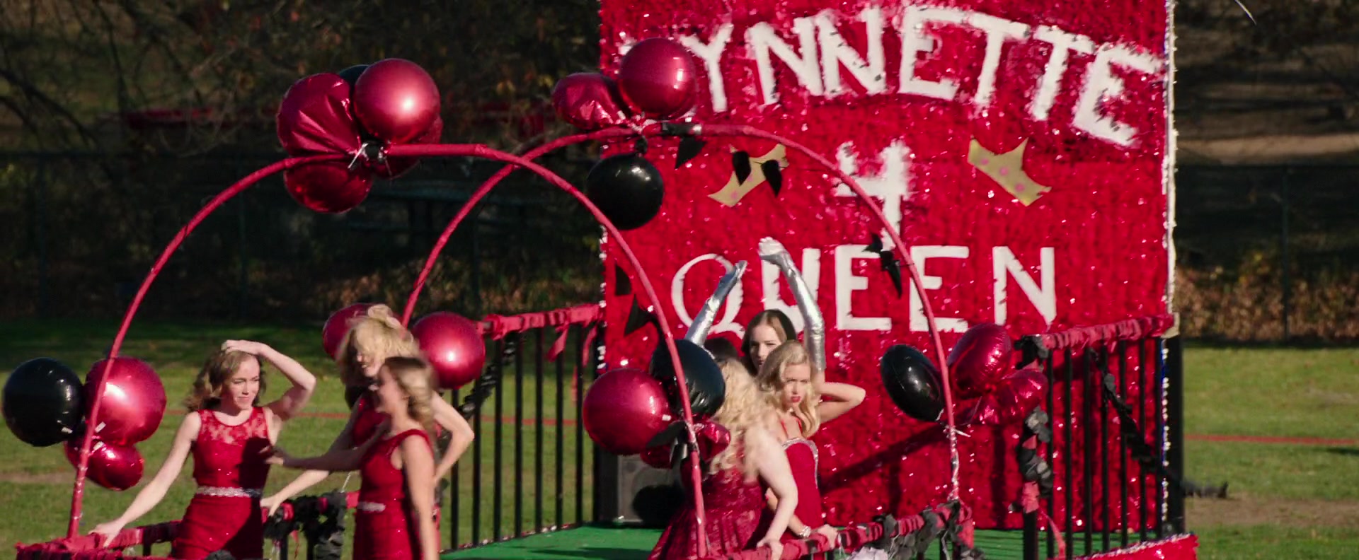 Freak_Show_2017_1080p_009989.jpg