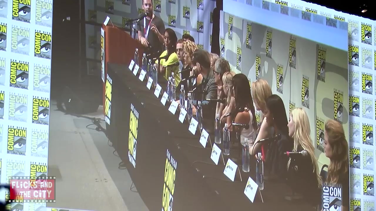 sq_ahs_panel_comiccon2015_000554.jpg sq_ahs_panel_comiccon2015_000554.jpg