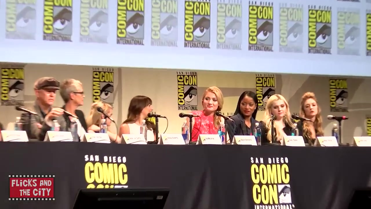 sq_ahs_panel_comiccon2015_000708.jpg sq_ahs_panel_comiccon2015_000708.jpg