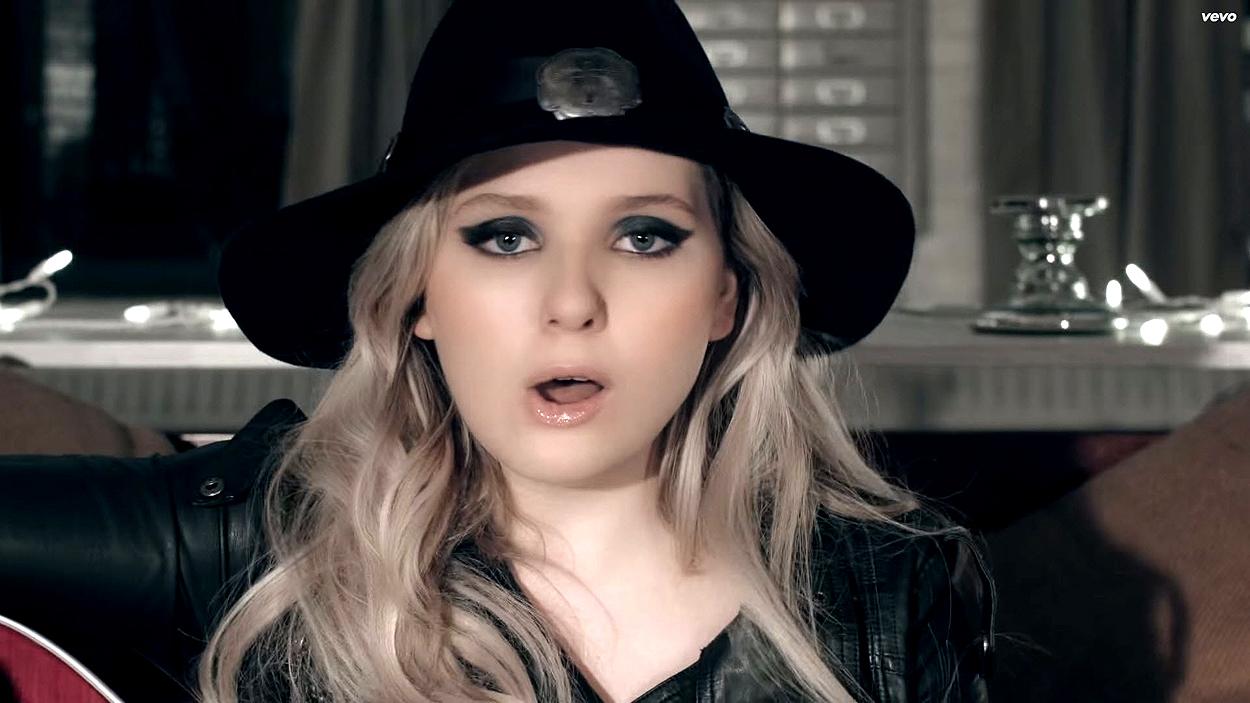 abigailbreslin-yousuck-00098.jpg