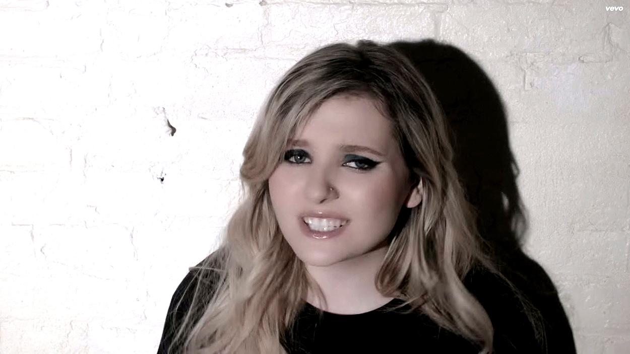 abigailbreslin-yousuck-00111.jpg