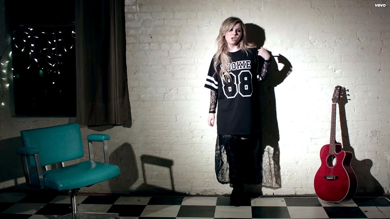 abigailbreslin-yousuck-00217.jpg