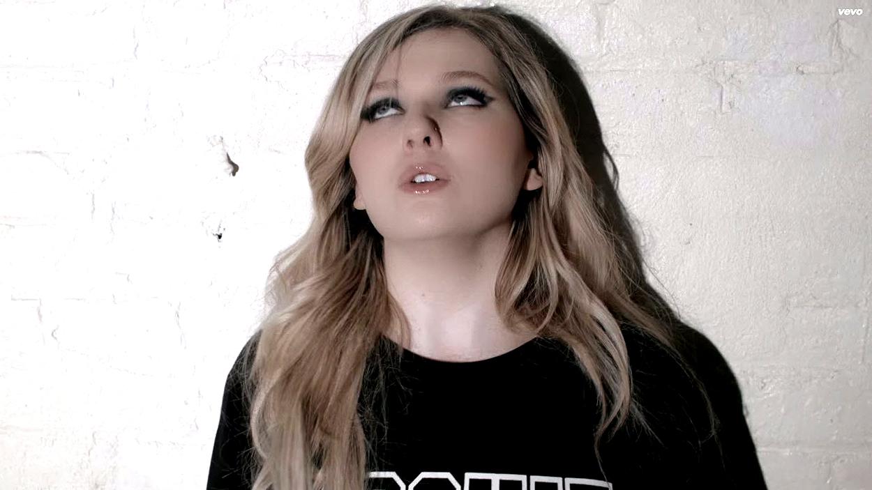 abigailbreslin-yousuck-00219.jpg