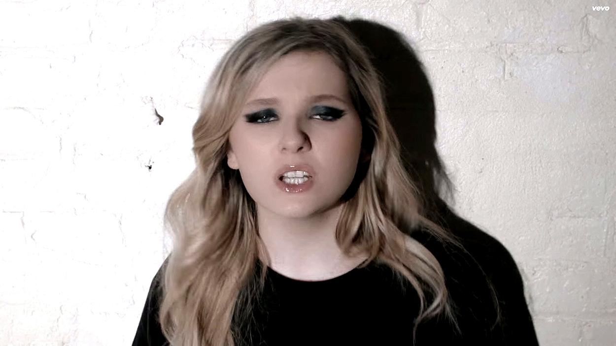 abigailbreslin-yousuck-00225.jpg