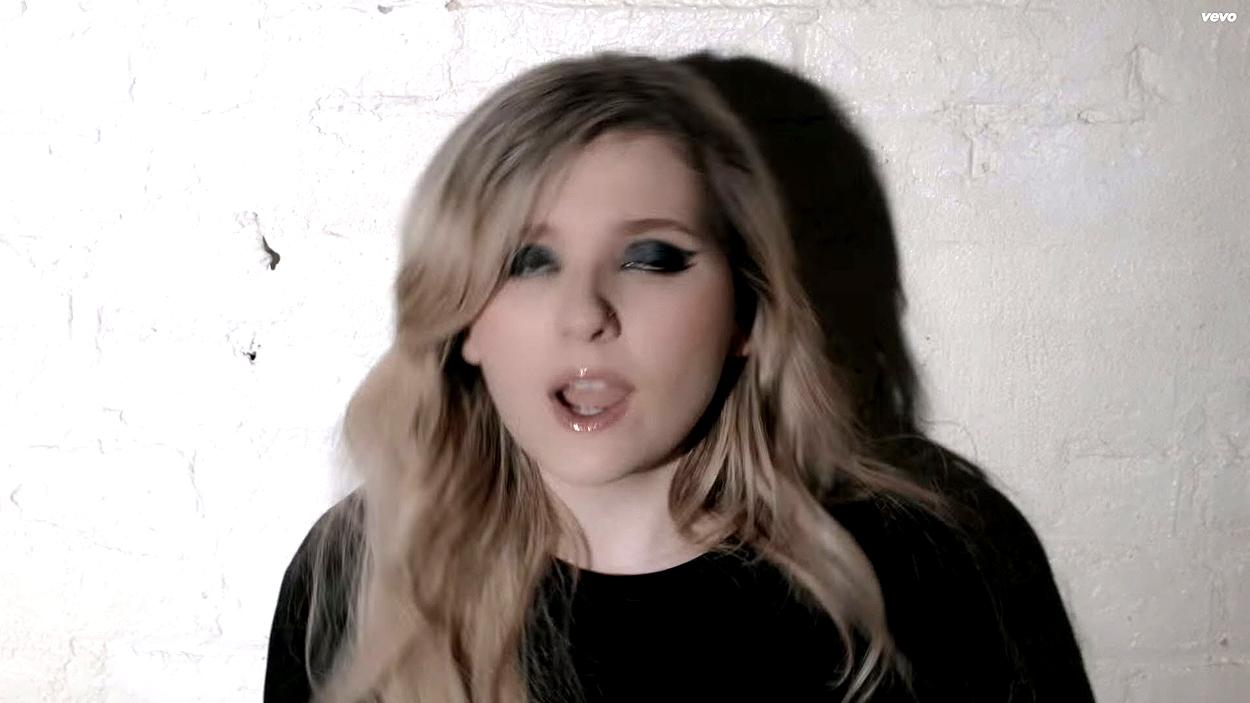 abigailbreslin-yousuck-00292.jpg