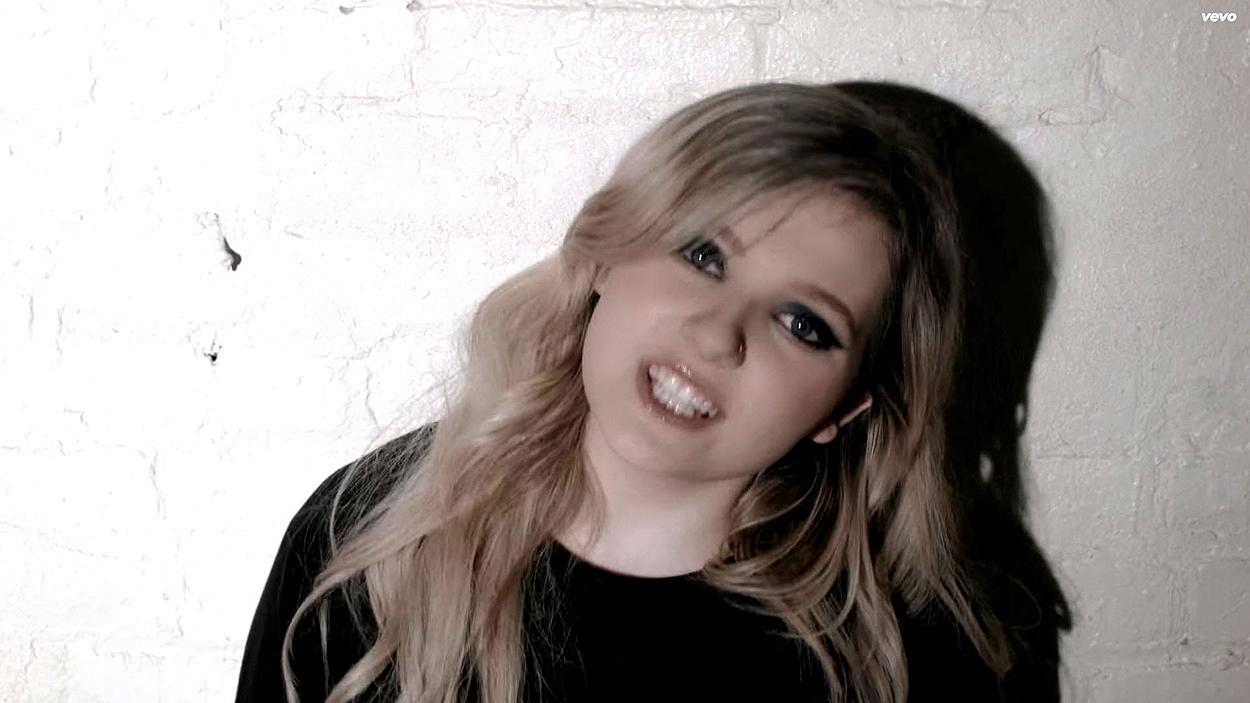 abigailbreslin-yousuck-00337.jpg