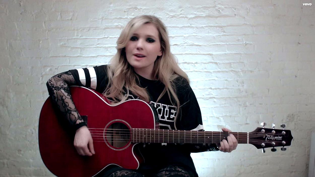abigailbreslin-yousuck-00345.jpg