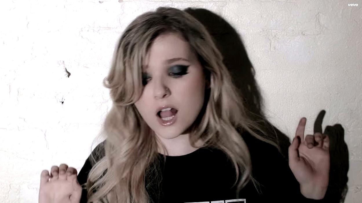 abigailbreslin-yousuck-00364.jpg