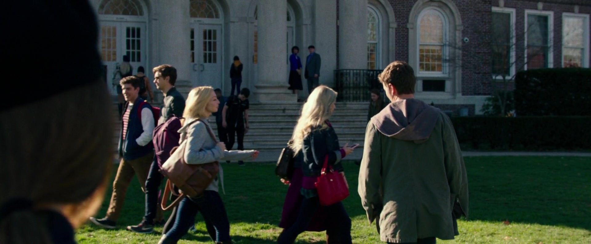 Freak_Show_2017_1080p_011910.jpg
