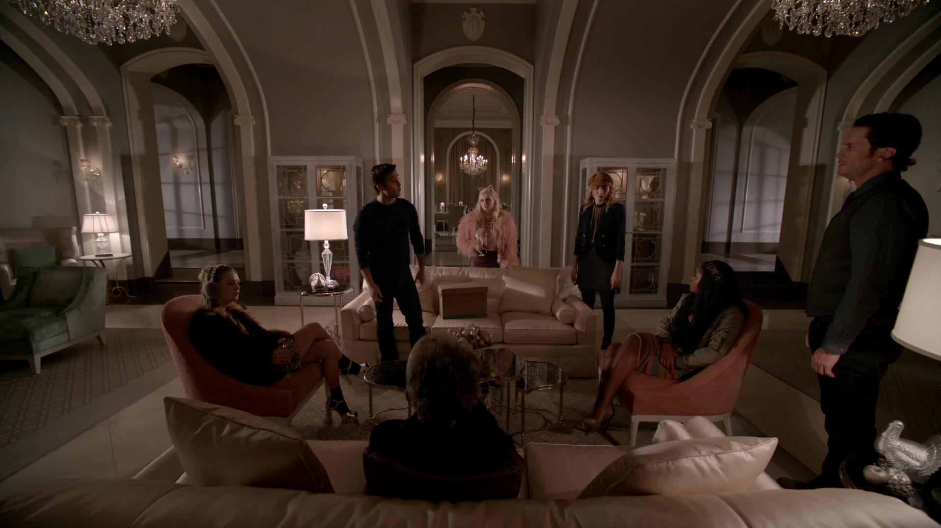Scream_Queens_2015_S01E10_Thanksgiving_1080p_3998.jpg