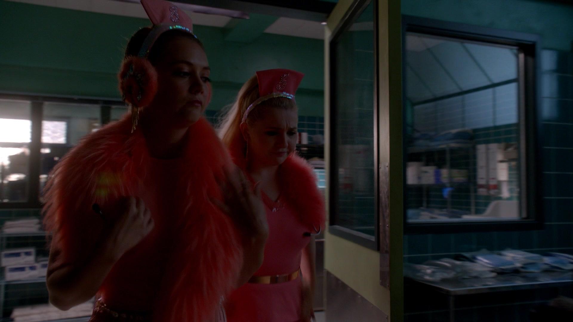 Scream_Queens_2016_S02E01_1080p_4890.jpg