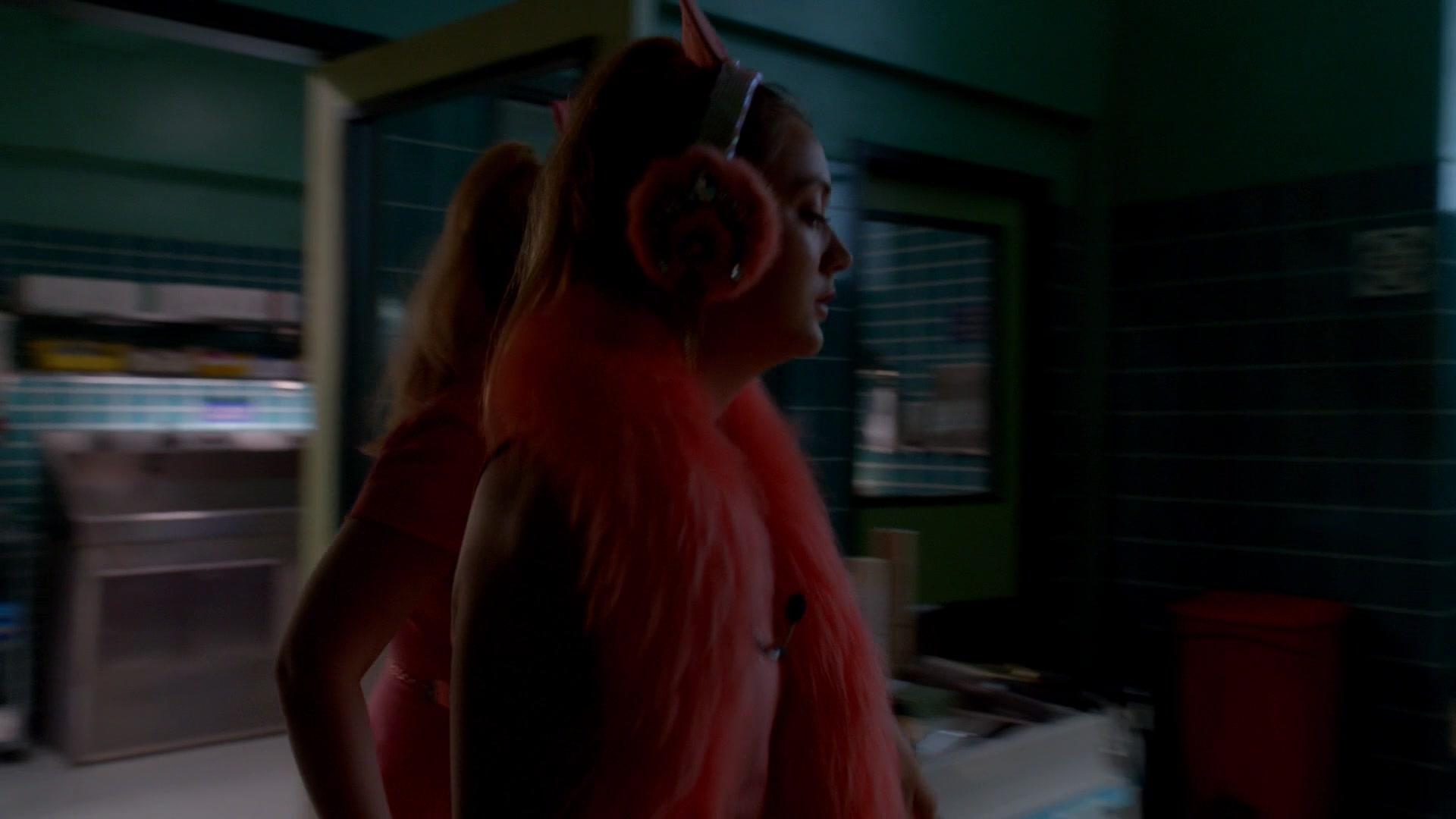 Scream_Queens_2016_S02E01_1080p_4892.jpg