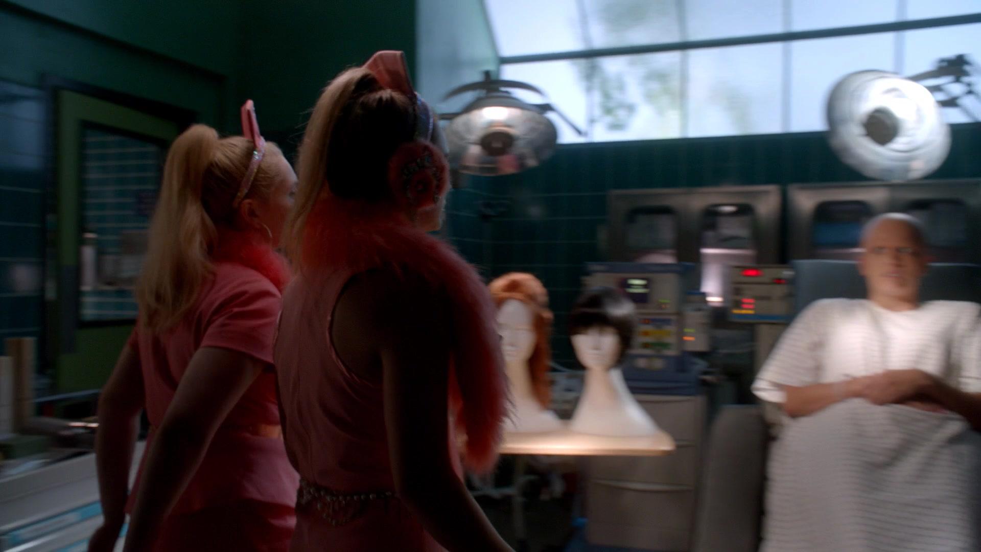 Scream_Queens_2016_S02E01_1080p_4894.jpg