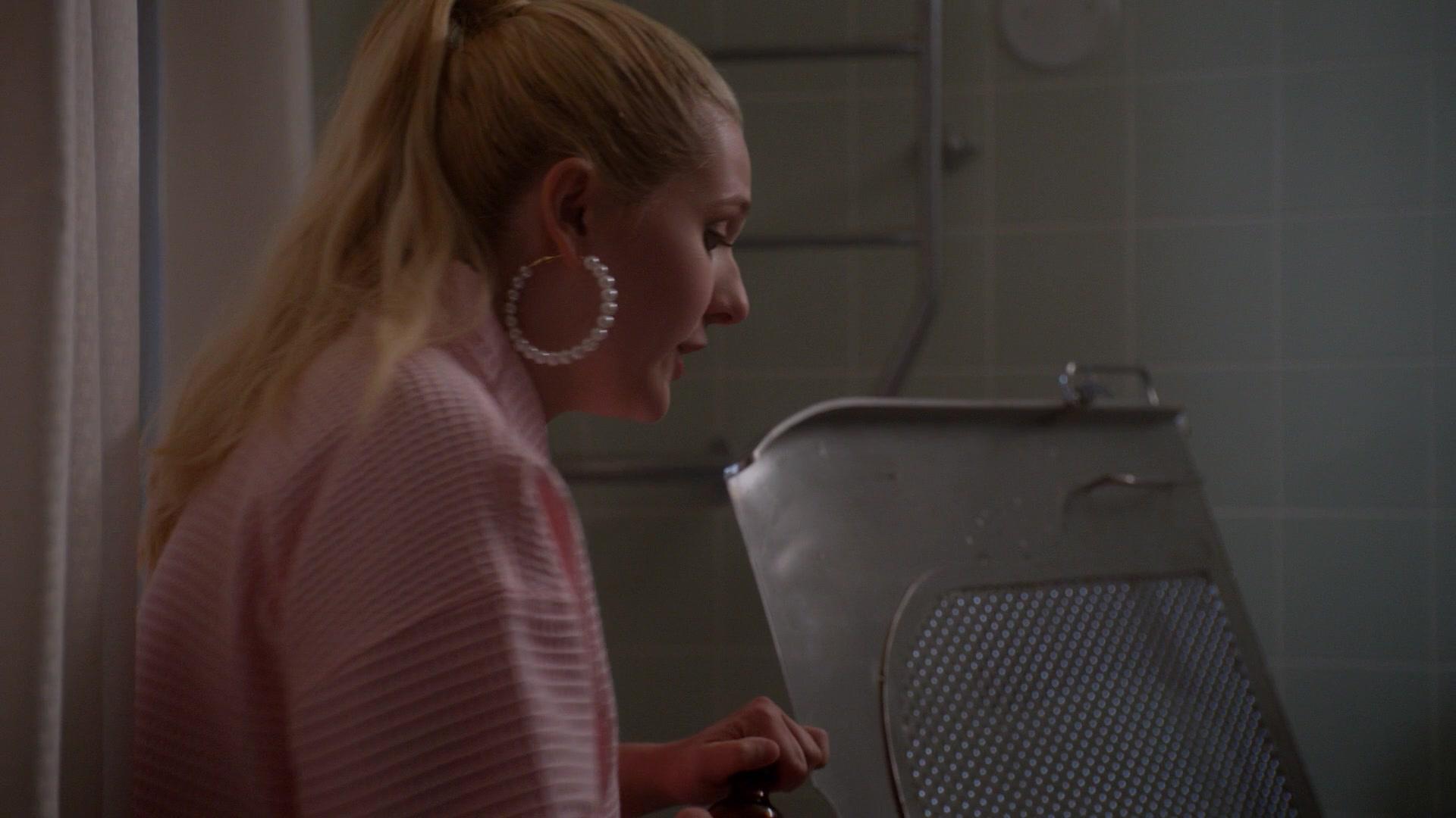 Scream_Queens_2016_S02E01_1080p_5523.jpg