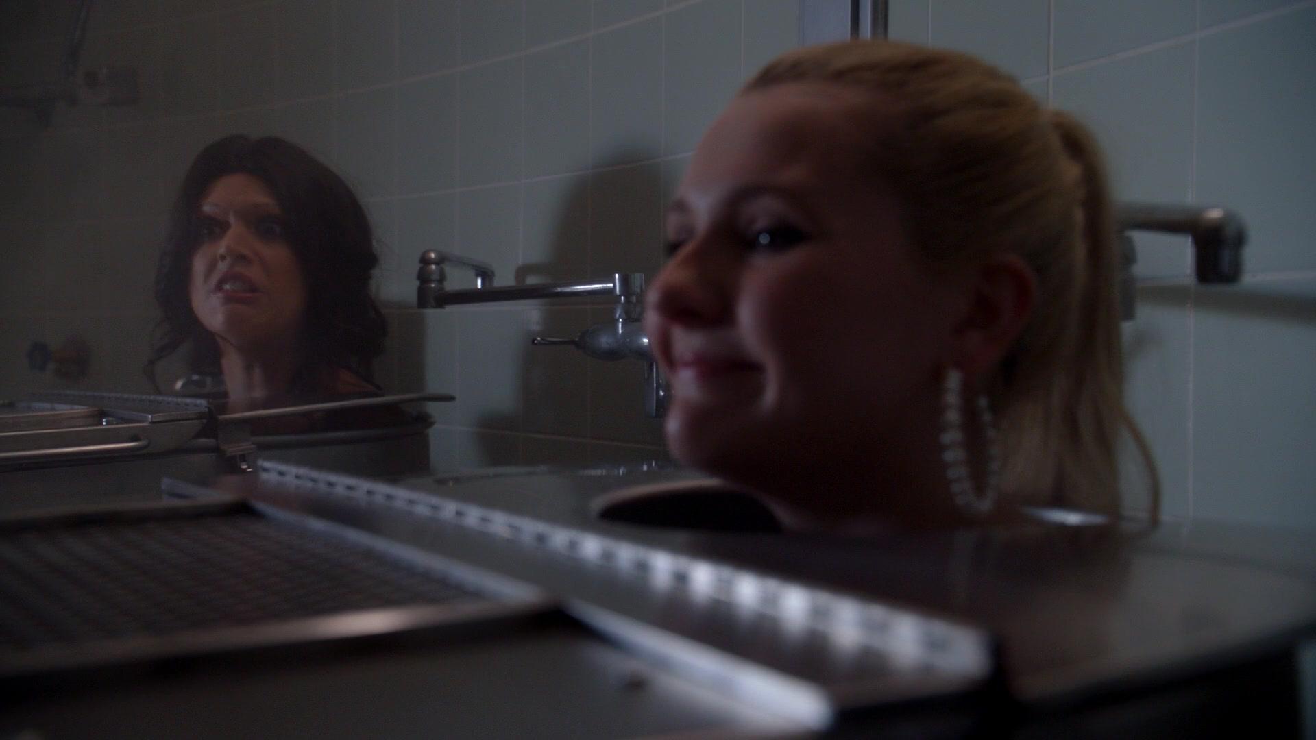 Scream_Queens_2016_S02E01_1080p_5654.jpg