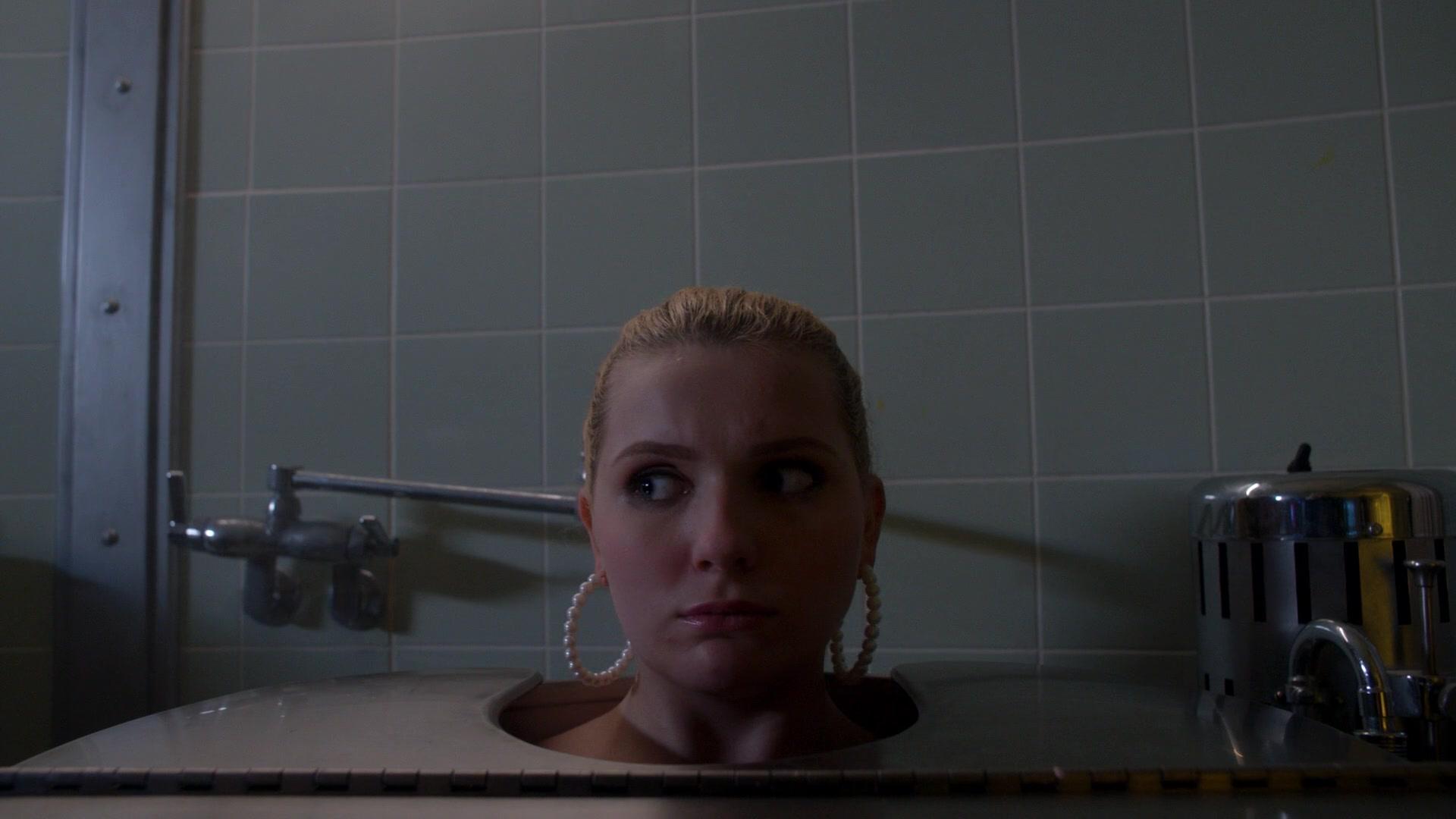 Scream_Queens_2016_S02E01_1080p_5777.jpg
