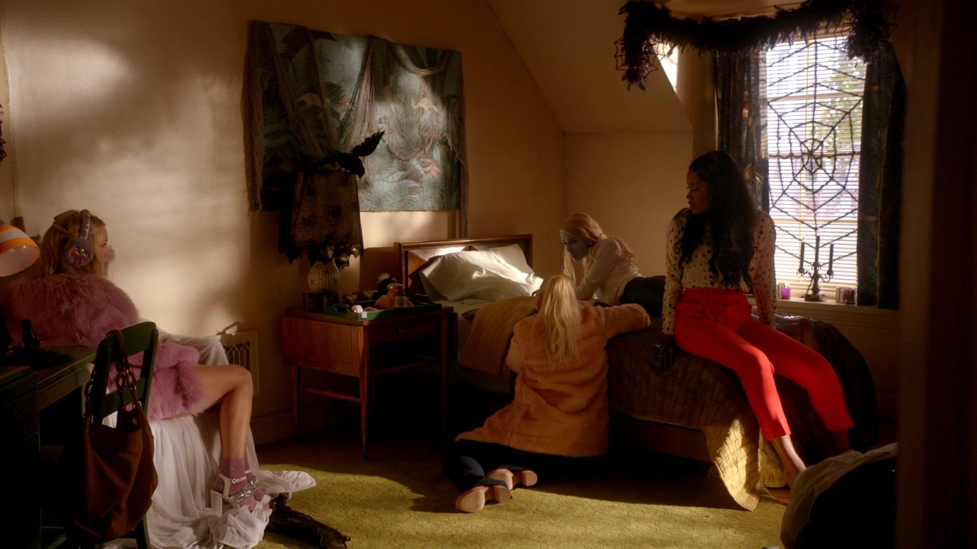 Scream_Queens_2015_S02E04_1080p_4088.jpg